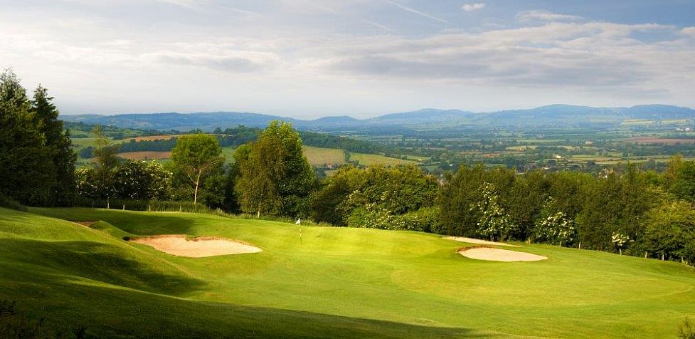 Broadway Golf Club, situated on Willersey Hill, is one of the oldest in the Cotswolds and offers wonderful views across the Vale of Evesham.